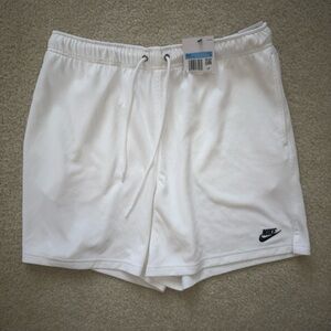 BRAND NEW NIKE 7 INCH WHITE SHORTS - MENS MEDIUM LIMITED EDITION